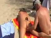 Wife fingered in the beach