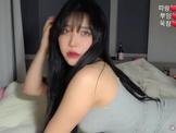 Korean Babe Shakes Ginormous Ass on Bed 2