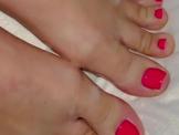 Ejaculating on her toes